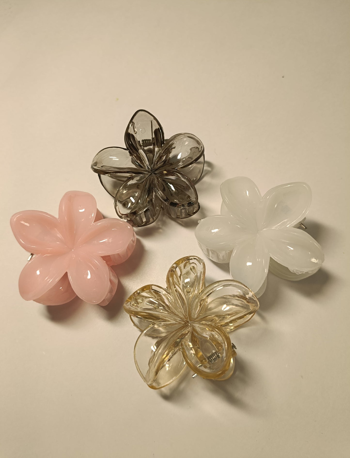 Flower Pastel Claw Medium