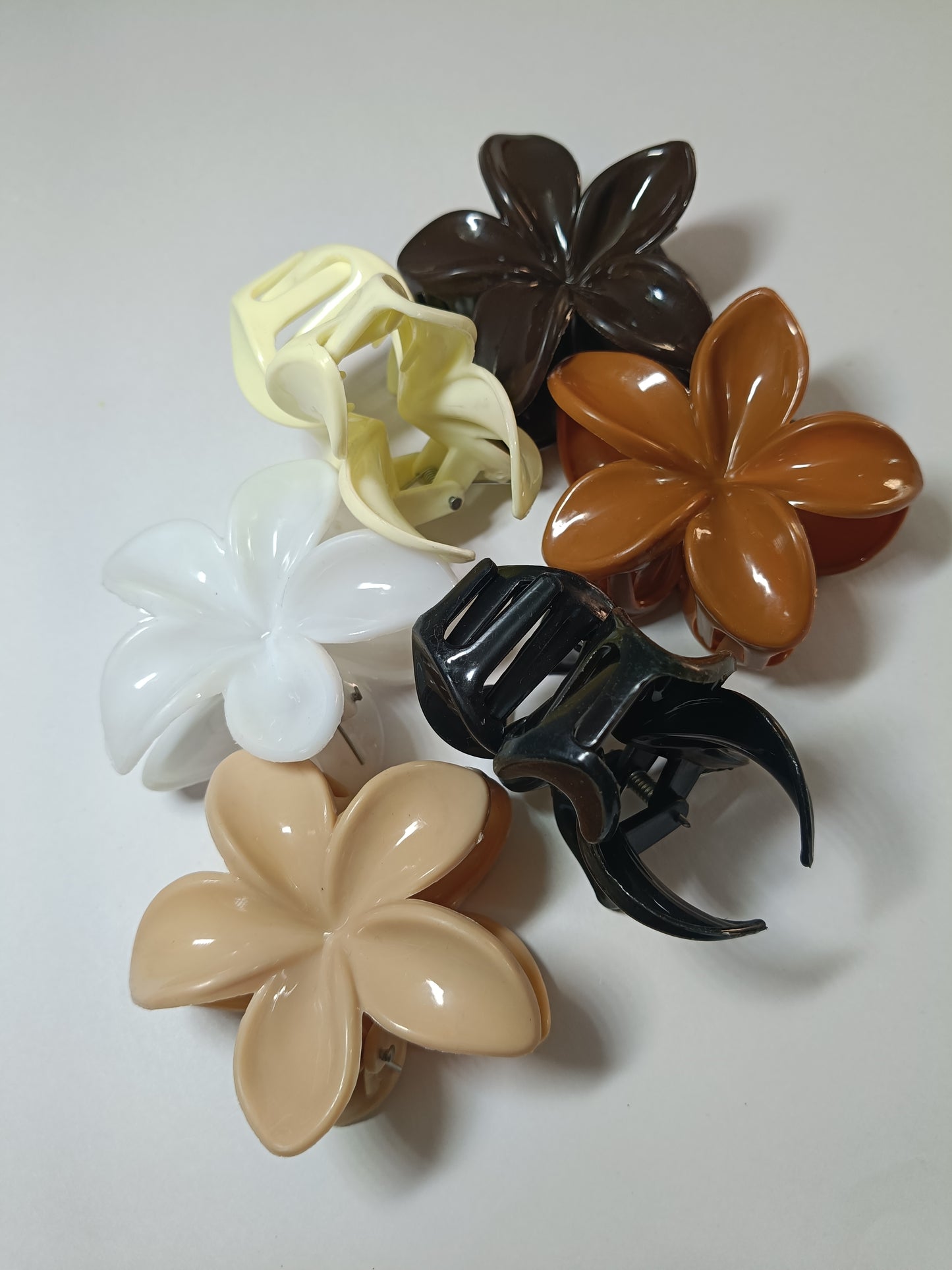 Flower Pastel Claw Medium Size