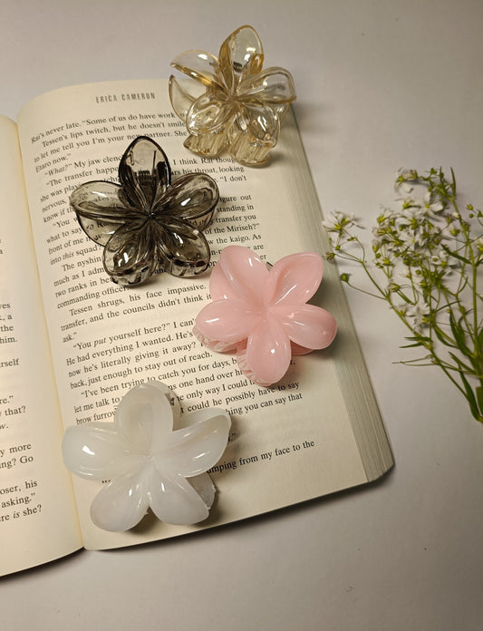 Flower Pastel Claw Medium